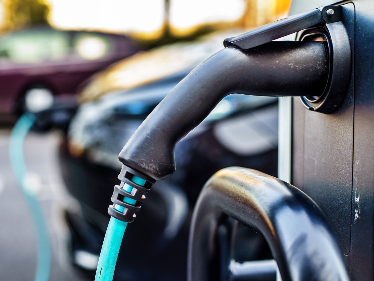 Nedgravning af kabel til ladestander