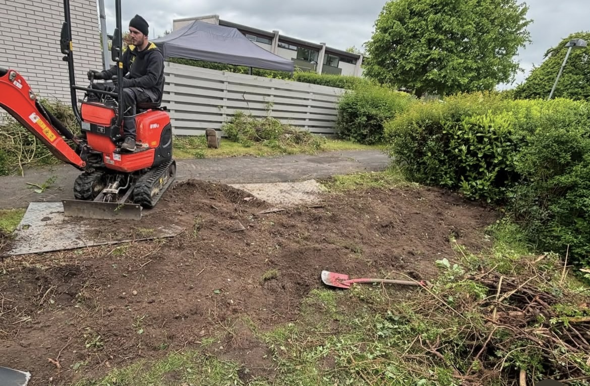 Gravearbejde og forberedelse af terræn